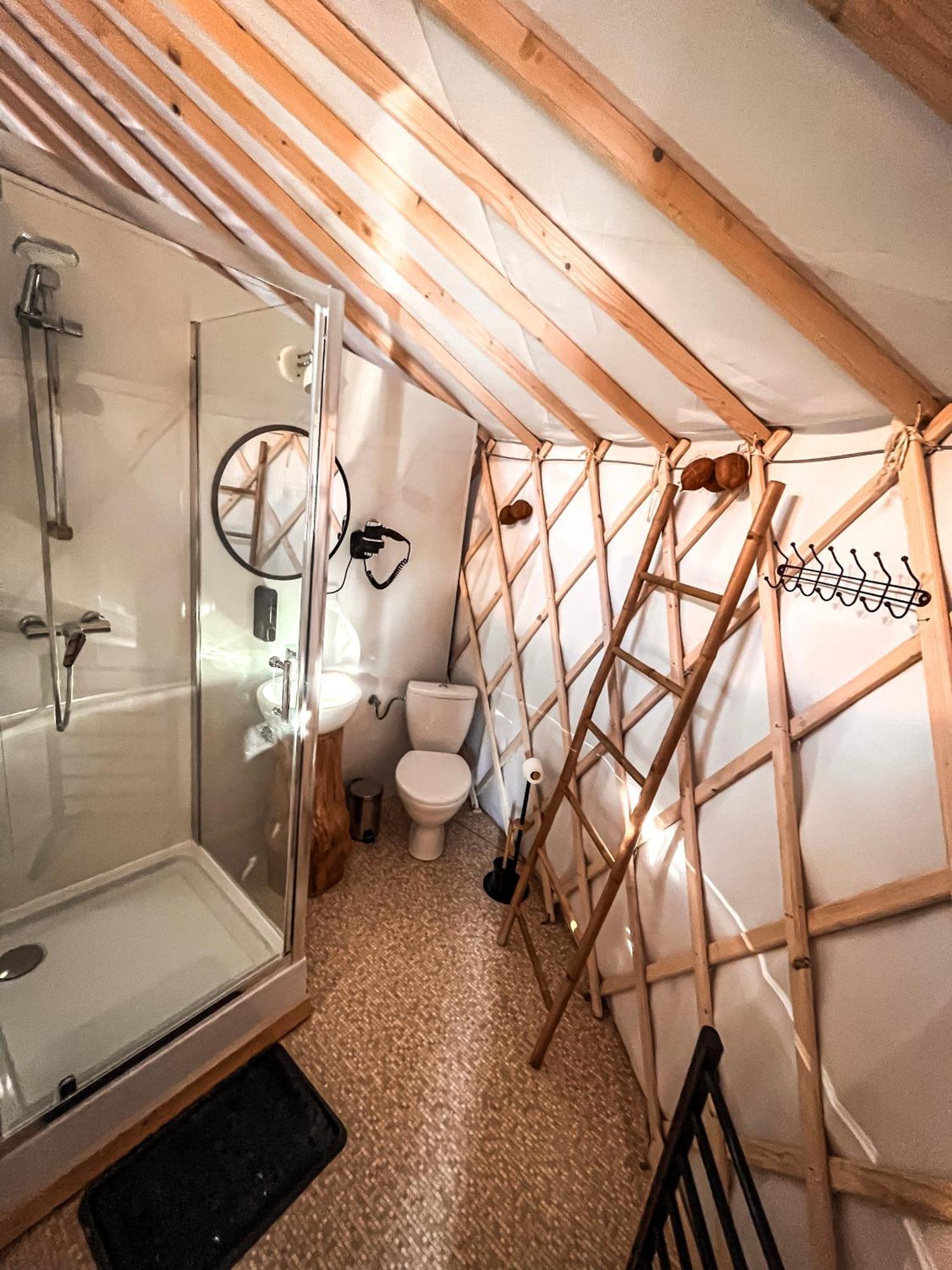 Aloha Glamp - Okragle Domki Przy Rzece - Balia I Sauna - Energylandia Zagornik Exterior foto